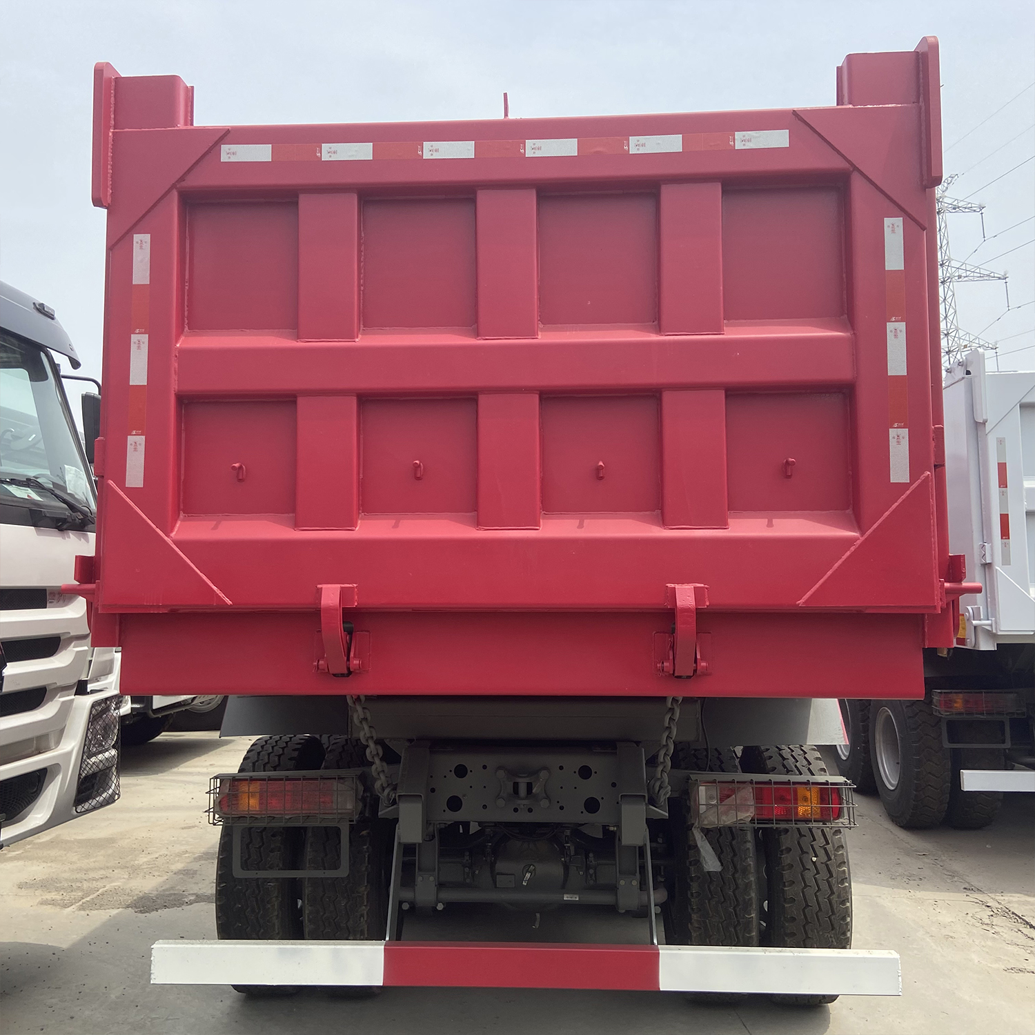 ລາຄາທີ່ແຂ່ງຂັນ Sinotruck Howo 6*4 10 Wheeler 371 375 Horsepower Euro2/3 Dump Truck Hot Sale 