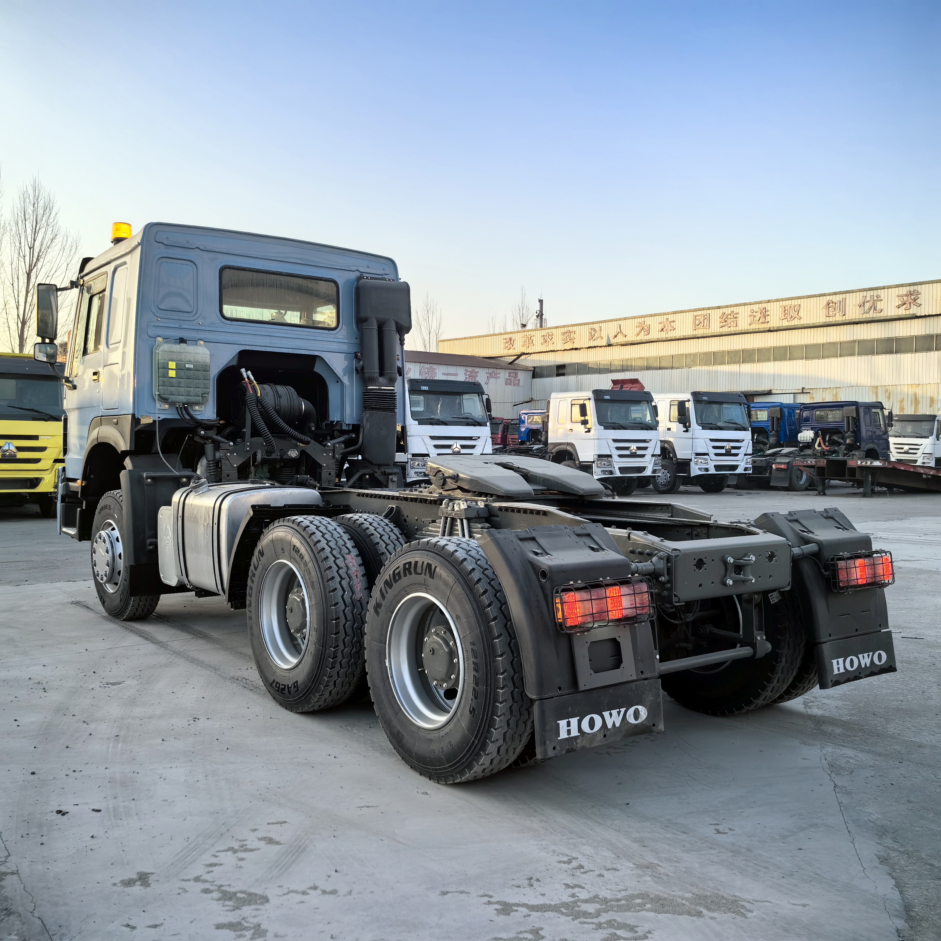 Sinotruk 371 375hp 6x4 howo howo ລົດໄຖນາທີ່ໃຊ້ລົດໄຖນາໃຊ້ຫົວລົດໄຖນາ