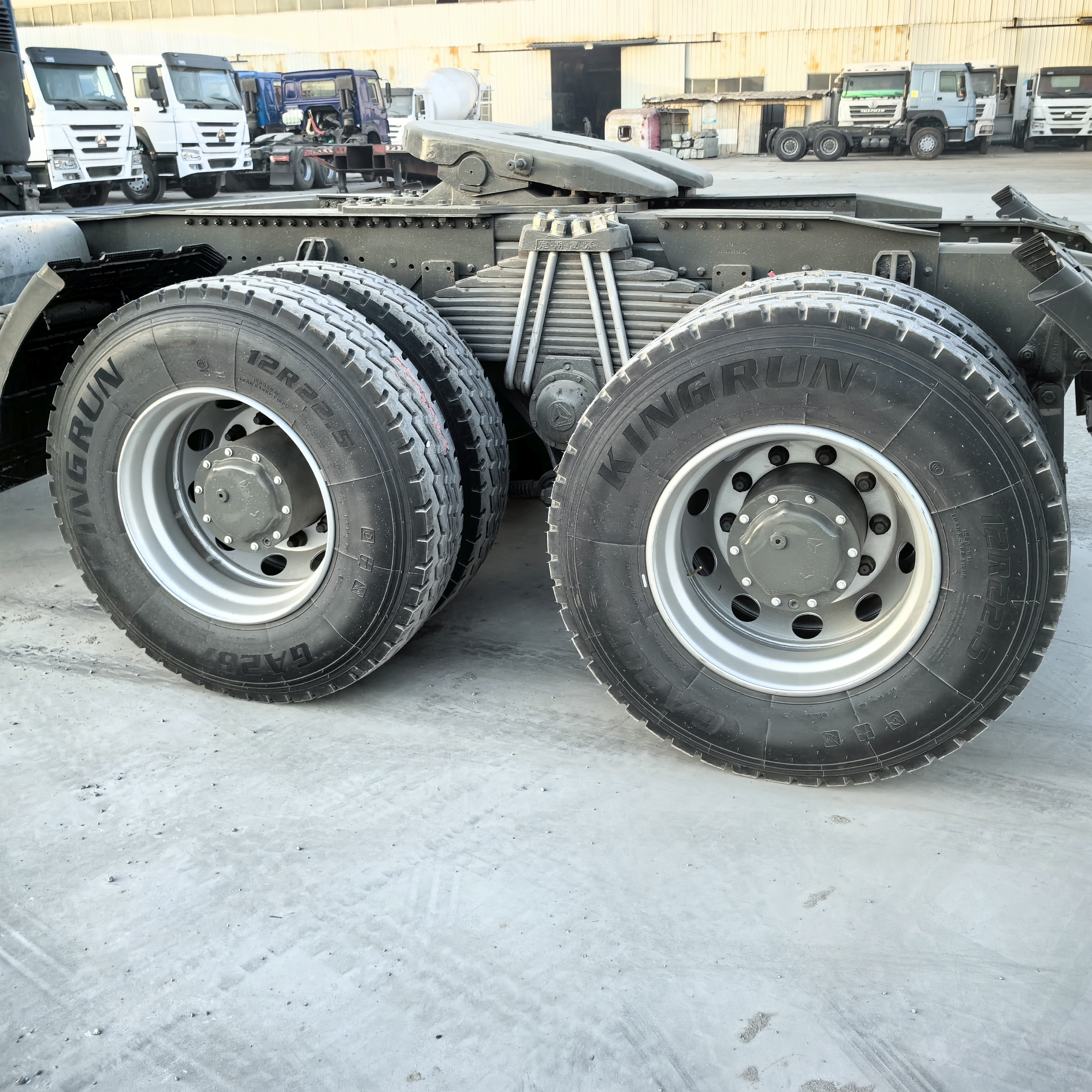 Sinotruk 371 375hp 6x4 howo howo ລົດໄຖນາທີ່ໃຊ້ລົດໄຖນາໃຊ້ຫົວລົດໄຖນາ