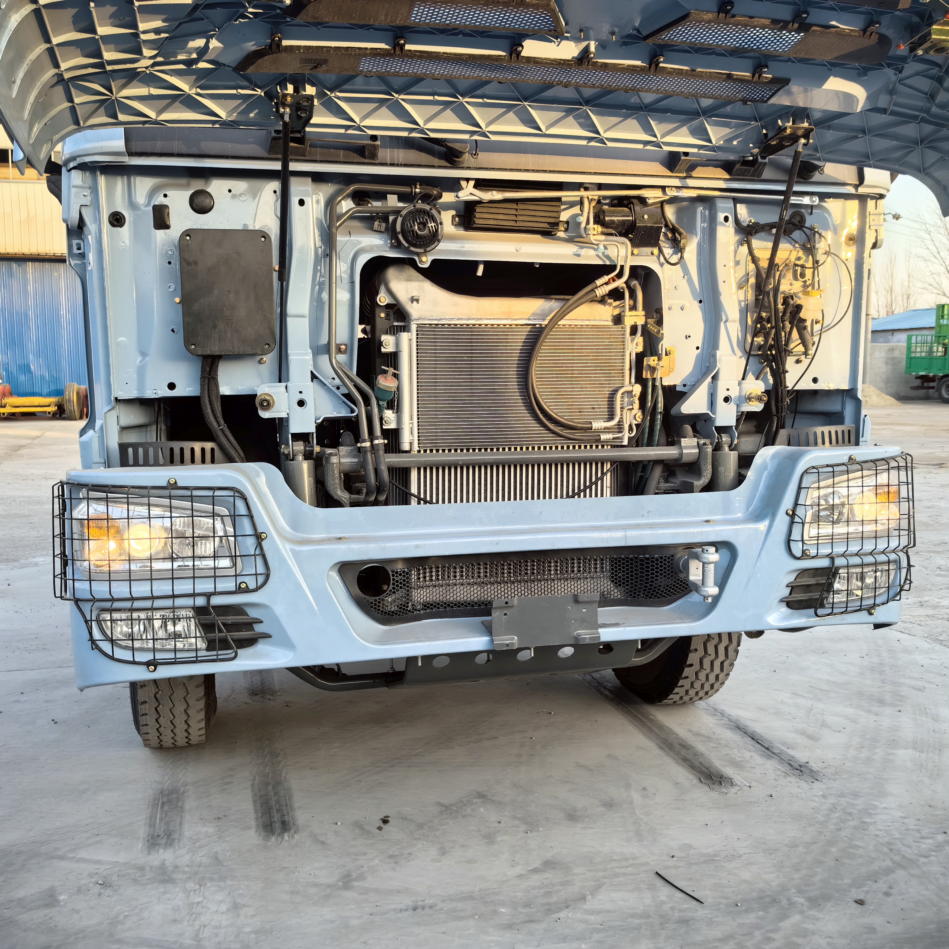 Sinotruk 371 375hp 6x4 howo howo ລົດໄຖນາທີ່ໃຊ້ລົດໄຖນາໃຊ້ຫົວລົດໄຖນາ